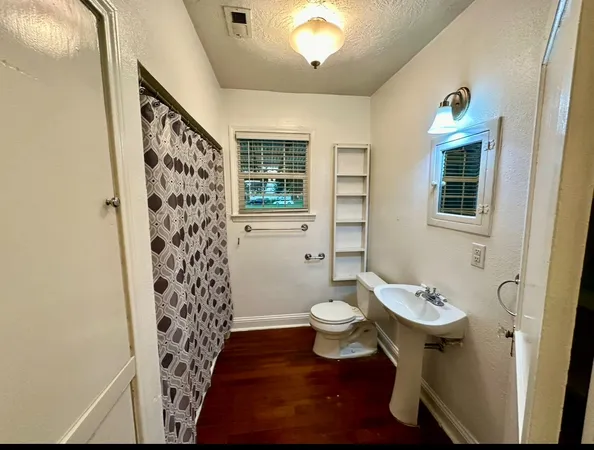 $1,675 | 212 West Hunnicutt Street, Unit 1, Baytown, TX 77520