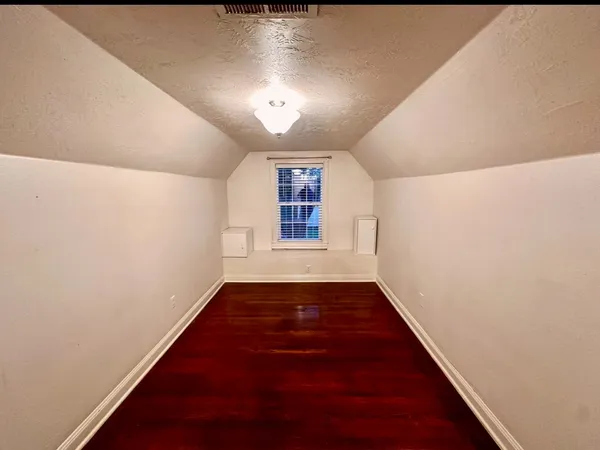 $1,675 | 212 West Hunnicutt Street, Unit 1, Baytown, TX 77520