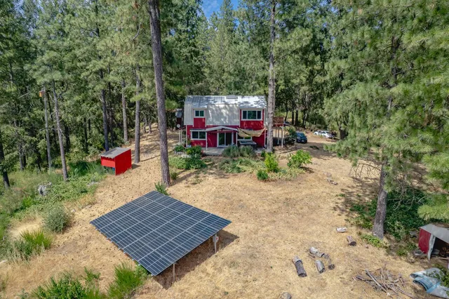 an outdoor space with garden