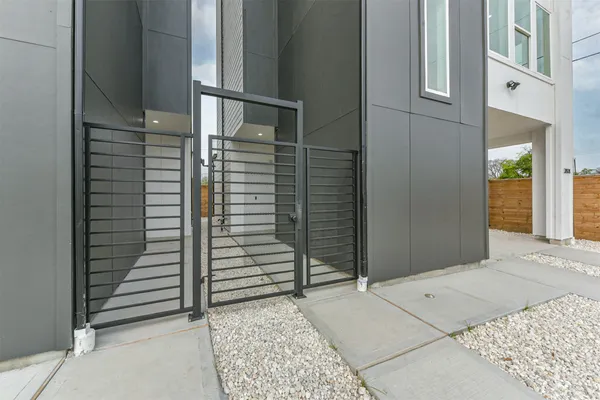 $2,950 | 3808 Ennis Street, Houston, TX 77004