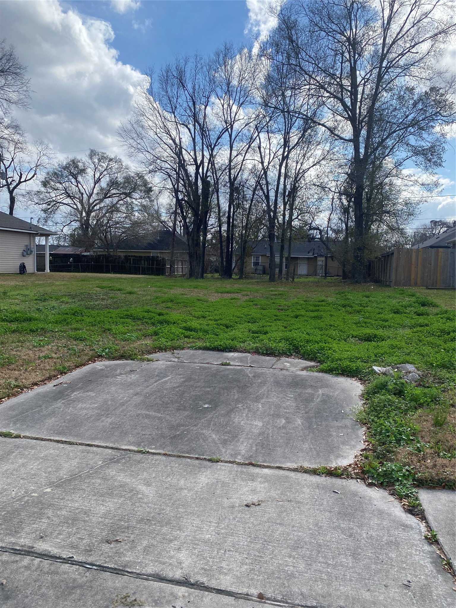 5338 Keystone Street Houston, TX 77021 - Photo 2 of 3 a view of outdoor space and yard