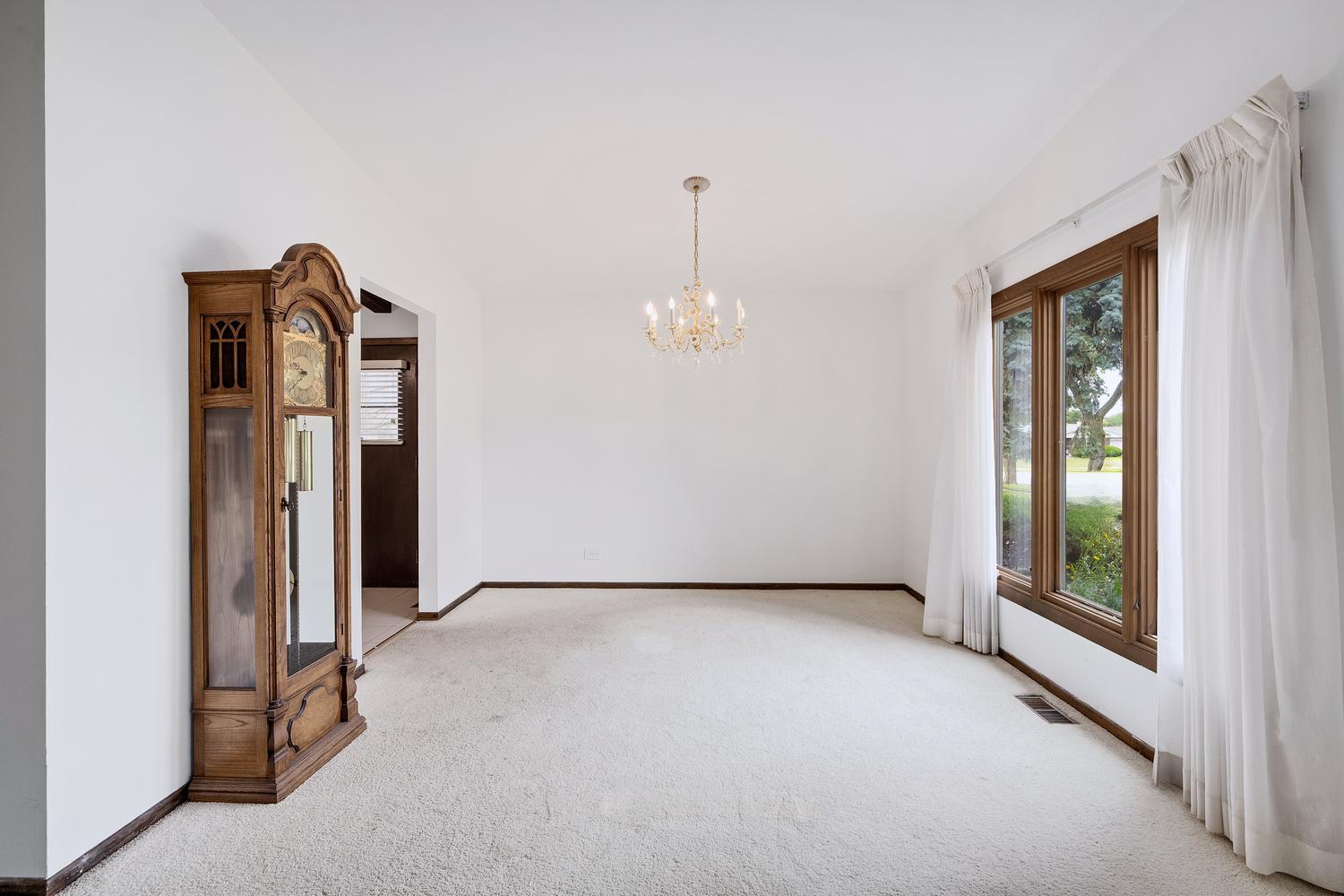 3N565 Crown Road Elmhurst, IL 60126 - Photo 7 of 35