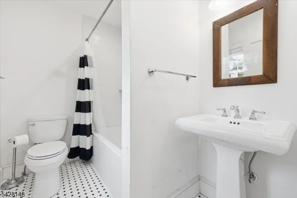 $450,000 | 4 Tote Road, Andover, NJ 07821