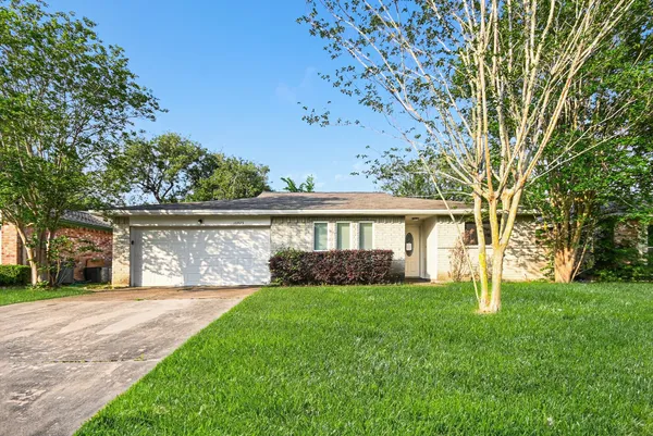 $279,900 | 16923 Blackhawk Boulevard, Friendswood, TX 77546