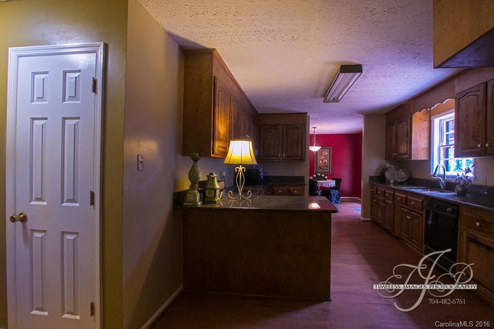 252 Oak Grove Road Blacksburg, SC 29702 - Photo 4 of 20