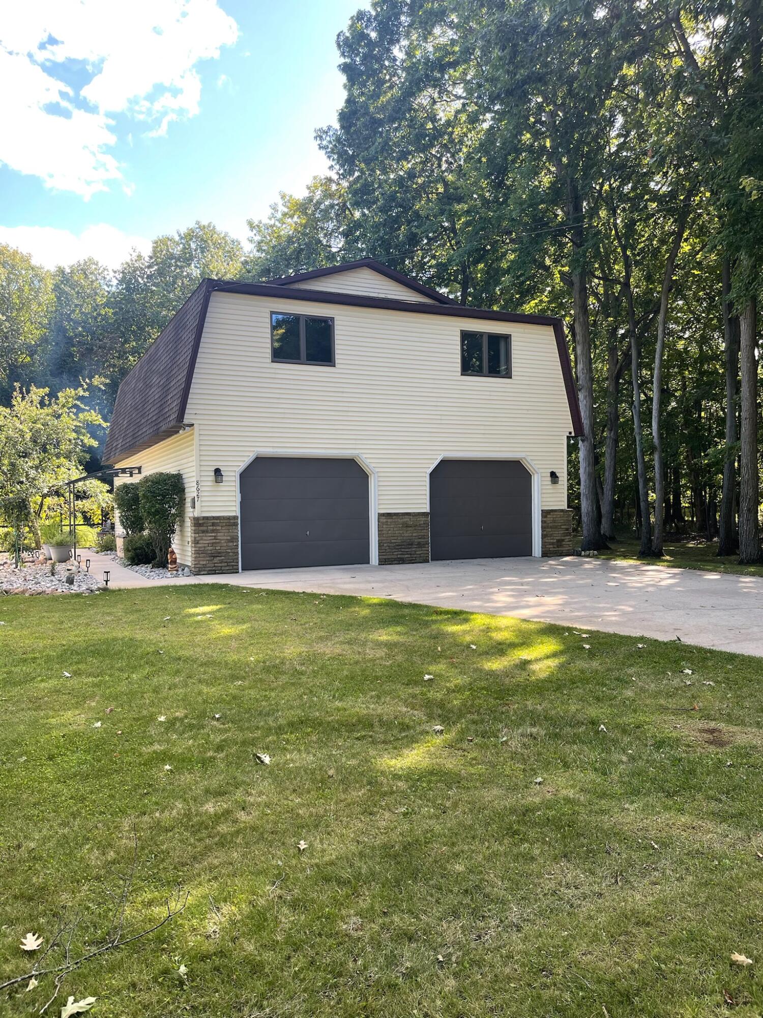 8627 Crescent Beach Road Pigeon, MI 48755 - Photo 2 of 35 IMG_2527