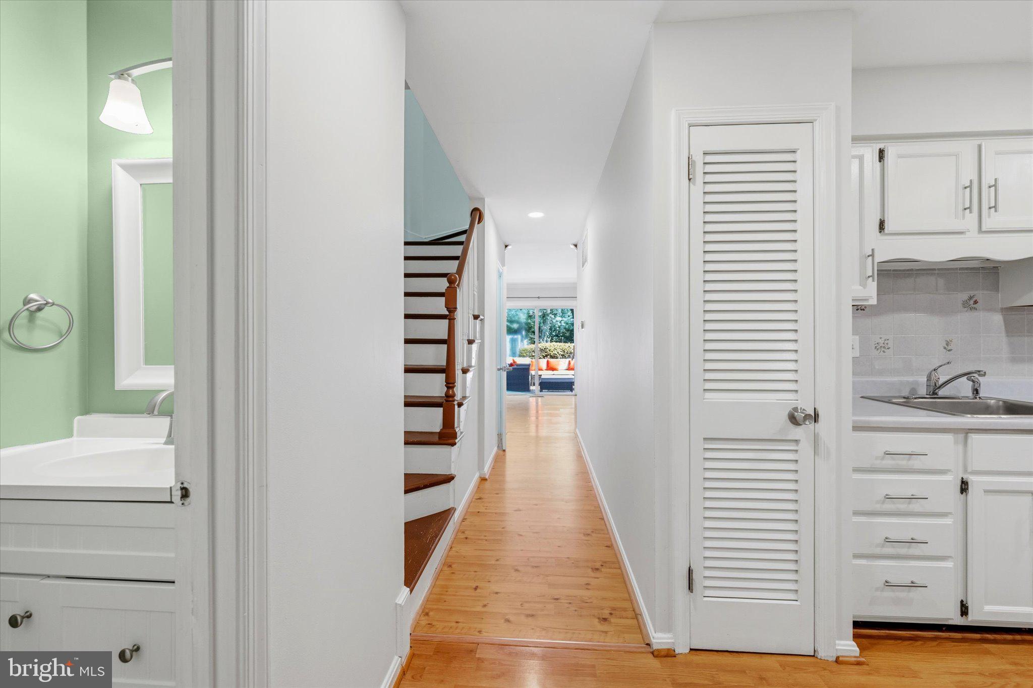 706 Edwards Ferry Road Northeast Leesburg, VA 20176 - Photo 6 of 40 Gallery Image 6