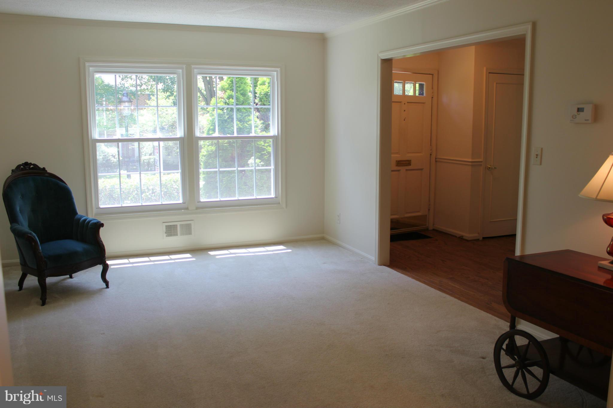 5940 Seabright Road Springfield, VA 22152 - Photo 5 of 19 Living Room