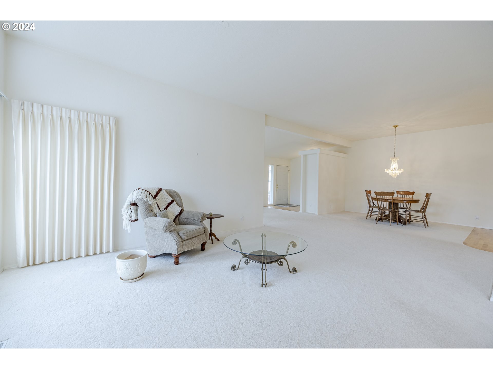 3220 Crescent Avenue, Unit 67 Eugene, OR 97408 - Photo 18 of 48 a living room with furniture