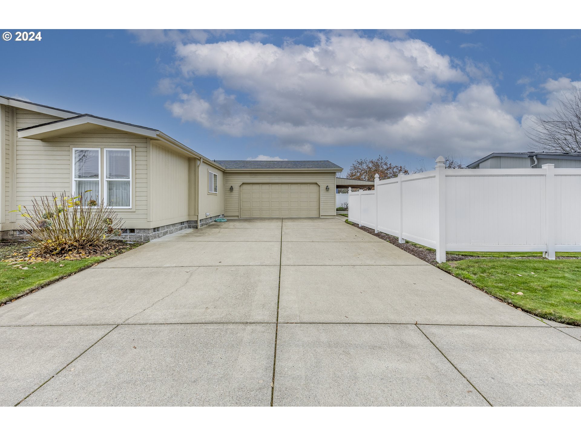 3220 Crescent Avenue, Unit 67 Eugene, OR 97408 - Photo 47 of 48 a view of a backyard