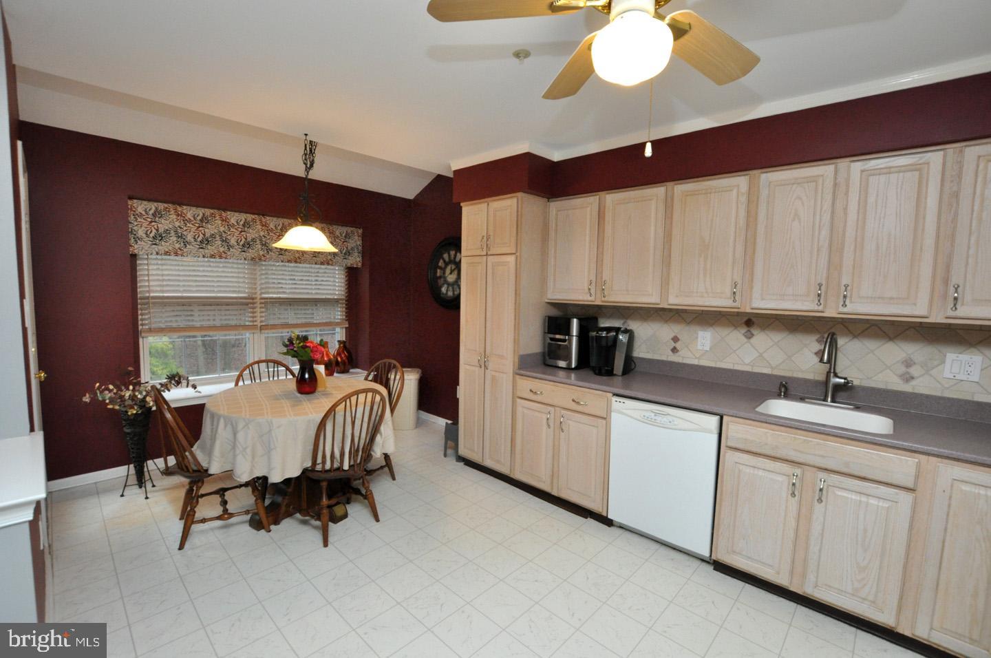 154 Buckingham Way Mount Laurel, NJ 08054 - Photo 4 of 29