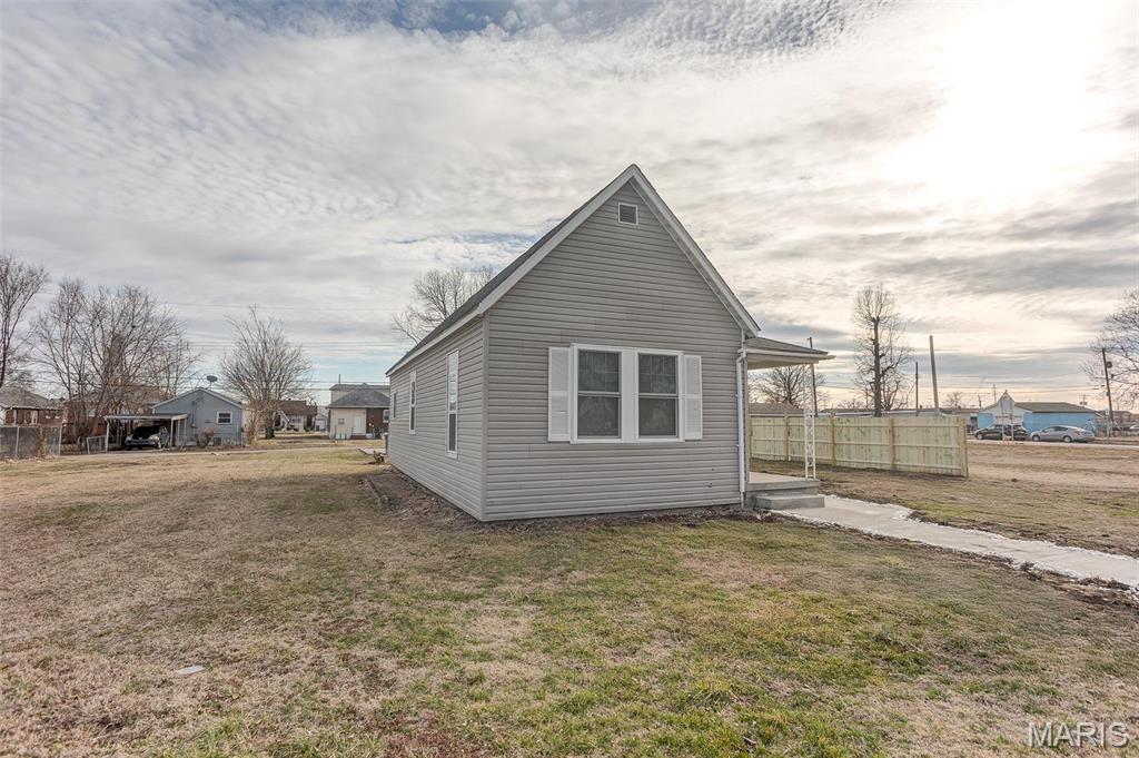 1656 3rd Street Madison, IL 62060 - Photo 3 of 24