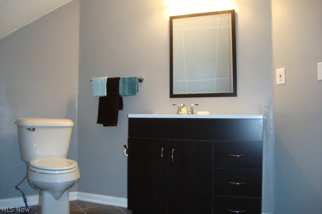 1711 Sunview Road Cleveland, OH 44124 - Photo 8 of 13