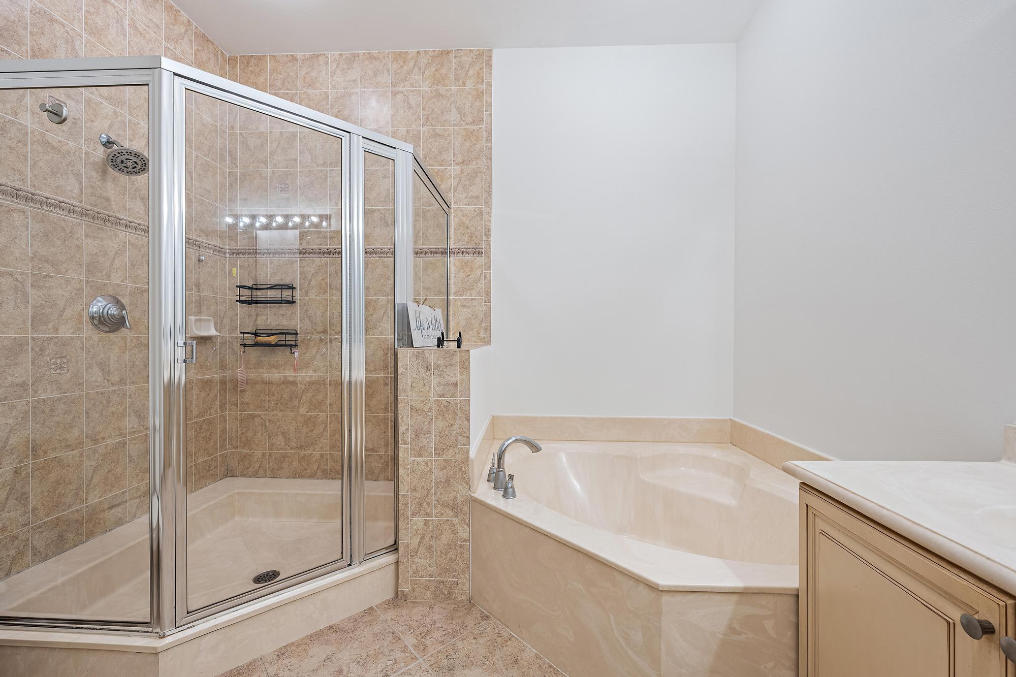 4316 Blowing Point Place Jupiter, FL 33458 - Photo 8 of 45 Primary Bath