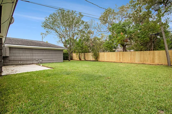$2,700 | 8418 Lorrie Drive, Houston, TX 77025