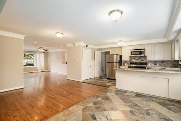 $2,700 | 8418 Lorrie Drive, Houston, TX 77025