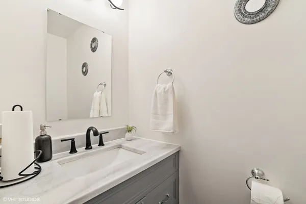 $460,000 | 18 Ascot Lane, Streamwood, IL 60107