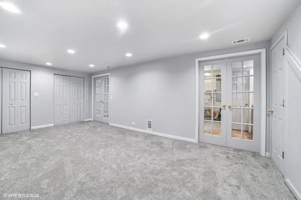 $460,000 | 18 Ascot Lane, Streamwood, IL 60107