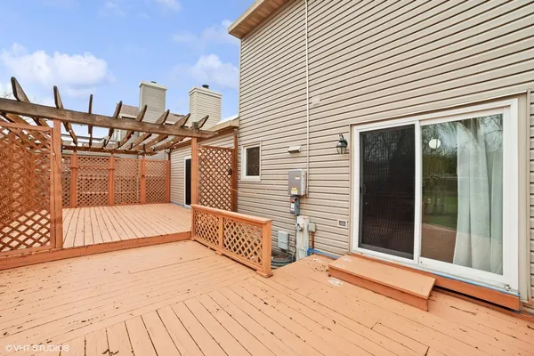 $460,000 | 18 Ascot Lane, Streamwood, IL 60107