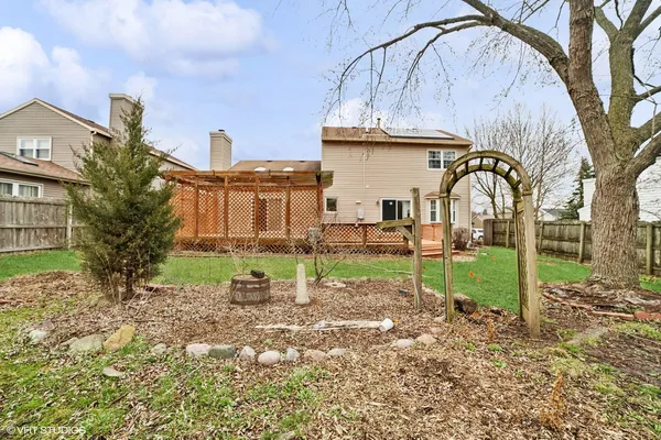 $460,000 | 18 Ascot Lane, Streamwood, IL 60107