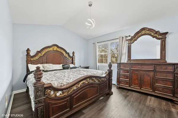 $460,000 | 18 Ascot Lane, Streamwood, IL 60107