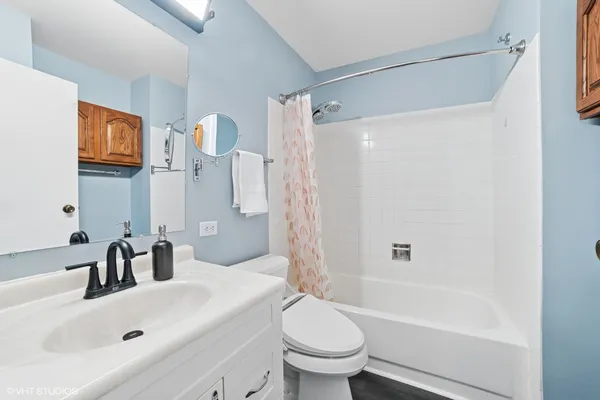 $460,000 | 18 Ascot Lane, Streamwood, IL 60107