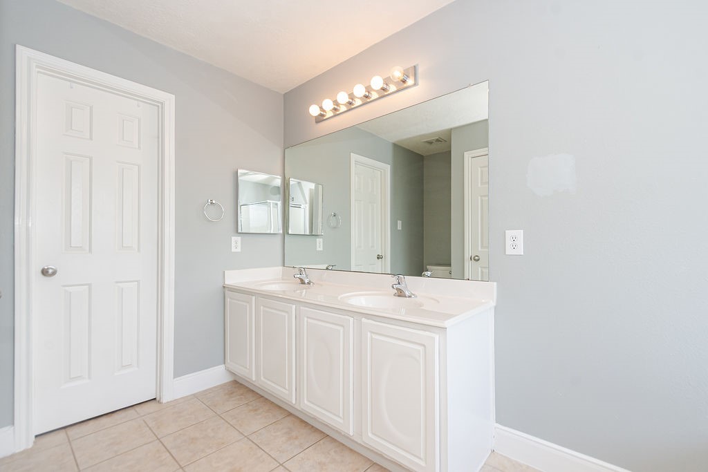 242 Drake Run Lane Dickinson, TX 77539 - Photo 13 of 18 a bathroom with a double vanity sink and a mirror