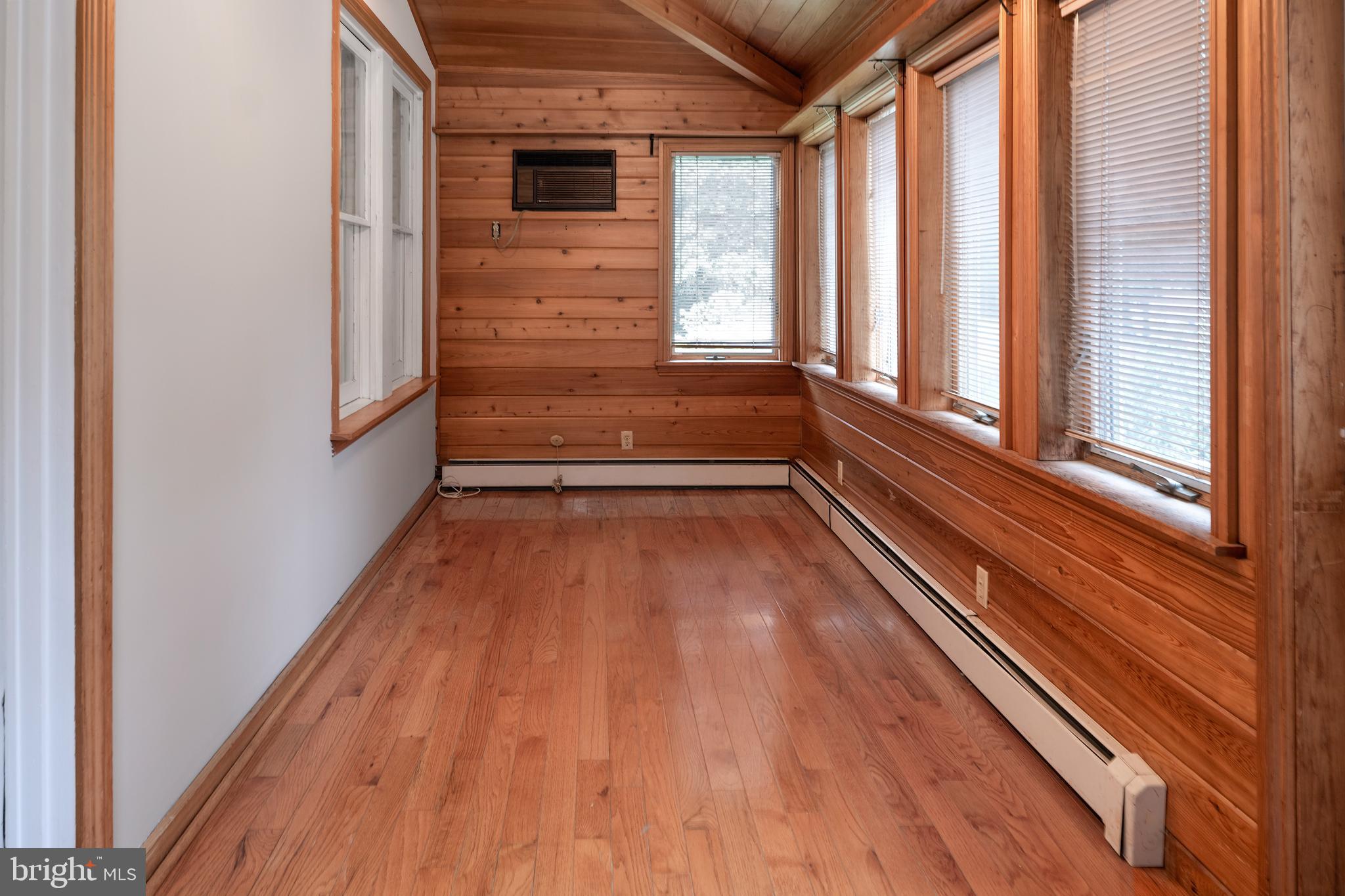 407 Reading Street Pennington, NJ 08534 - Photo 4 of 27