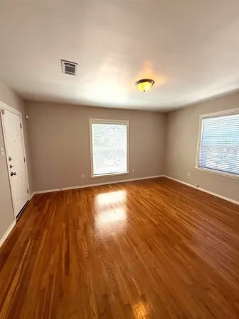 $1,300 | 1915 Binz Street, Unit 1, Houston, TX 77004