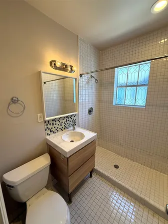 $1,300 | 1915 Binz Street, Unit 1, Houston, TX 77004