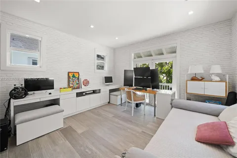 $3,900,000 | 5700 Southwest 86th Street, South Miami, FL 33143