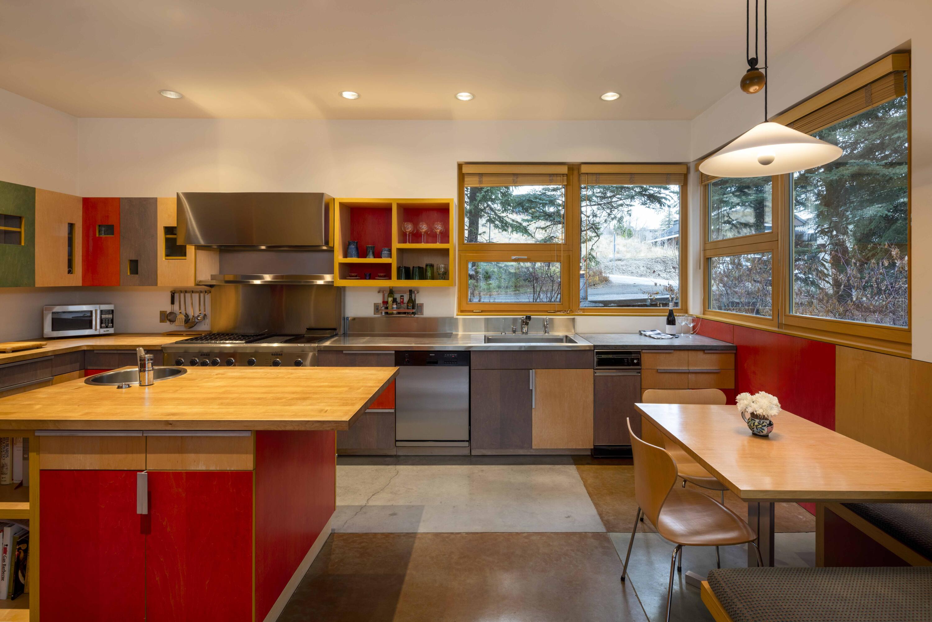 691 Walnut Avenue Ketchum, ID 83340 - Photo 11 of 25 Open kitchen with breakfast nook