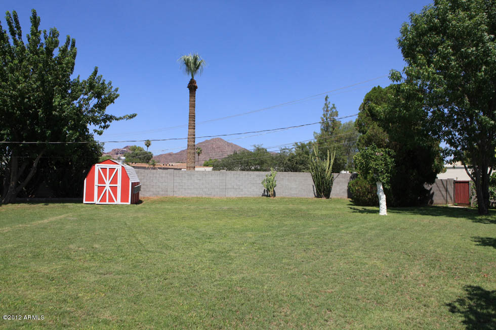 4241 East Piccadilly Road Phoenix, AZ 85018 - Photo 22 of 31 Huge Backyard