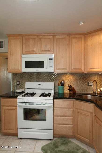 4241 East Piccadilly Road Phoenix, AZ 85018 - Photo 4 of 31 Kitchen2