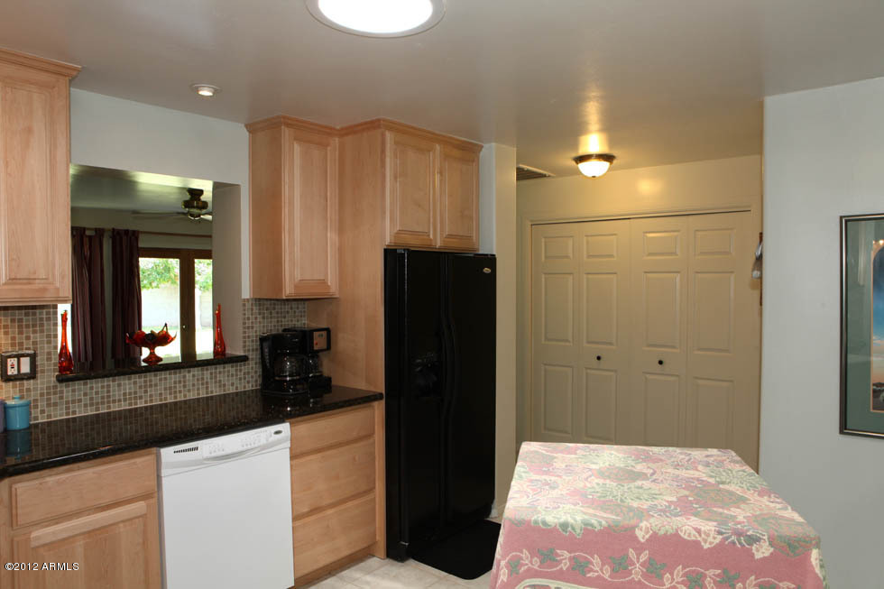 4241 East Piccadilly Road Phoenix, AZ 85018 - Photo 5 of 31 Kitchen3