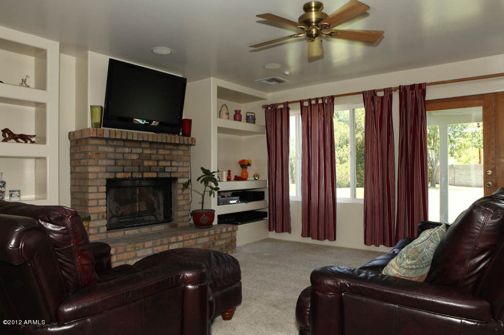 4241 East Piccadilly Road Phoenix, AZ 85018 - Photo 6 of 31 Family Room