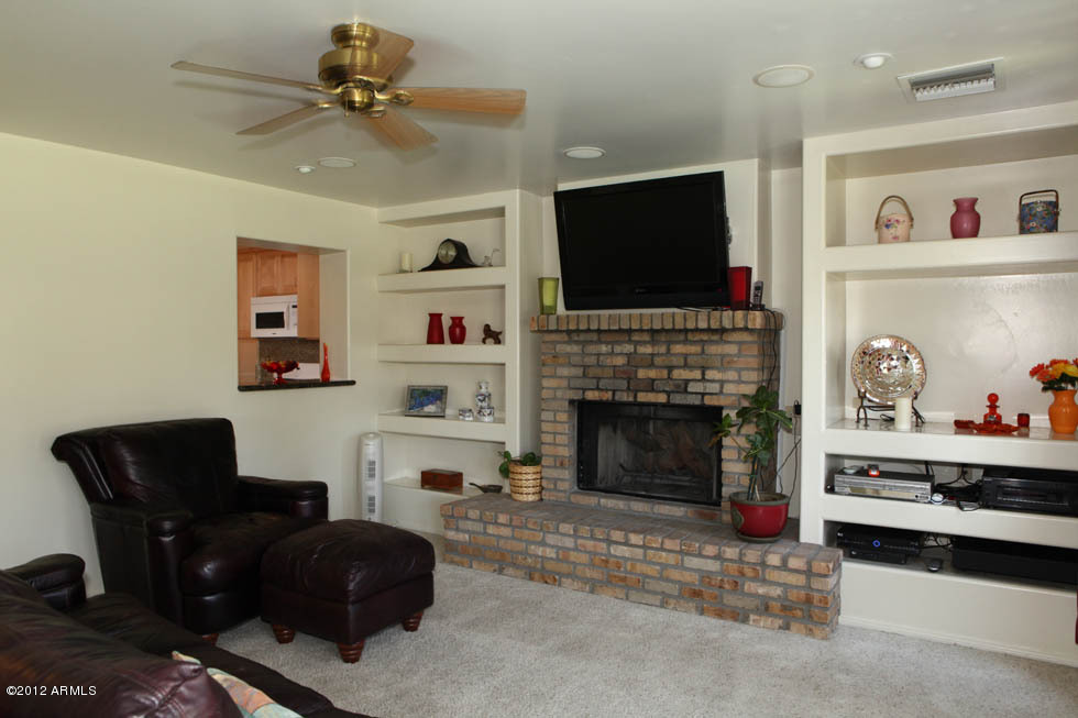 4241 East Piccadilly Road Phoenix, AZ 85018 - Photo 7 of 31 Family Room2