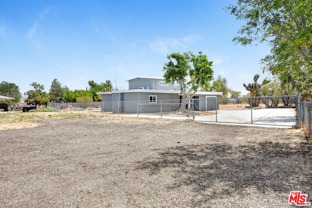 12845 Pawnee Road Apple Valley, CA 92308 - Photo 2 of 17