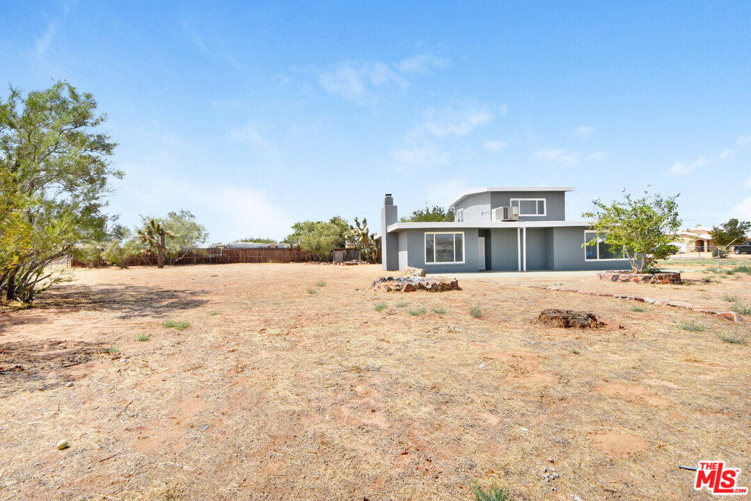 12845 Pawnee Road Apple Valley, CA 92308 - Photo 3 of 17