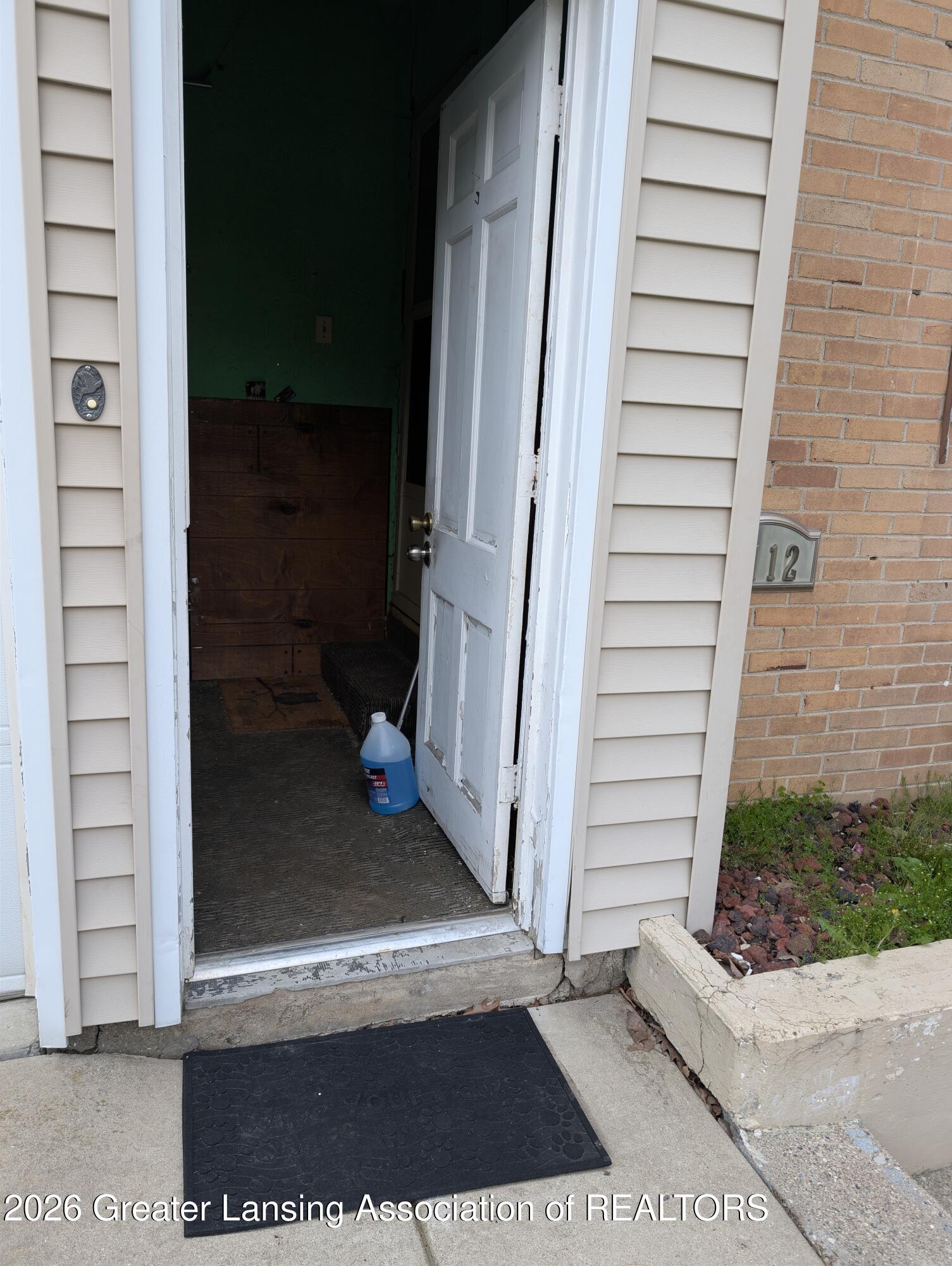 2112 Cumberland Road Lansing, MI 48906 - Photo 58 of 77 PXL_20260419_202521739.RAW-01