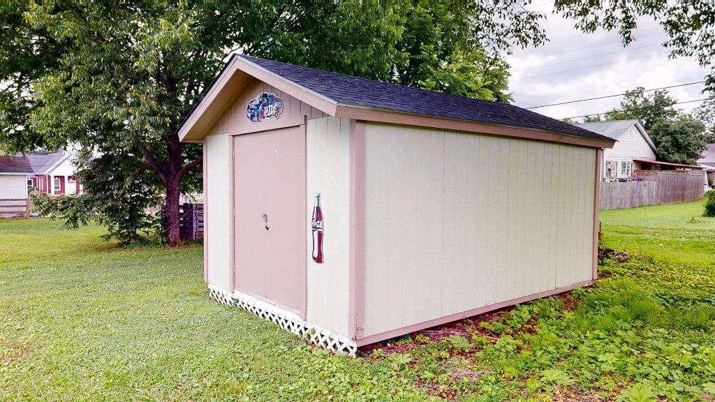 15 Aragon Road Aragon, GA 30104 - Photo 4 of 33 a backyard of a house with plants and tree