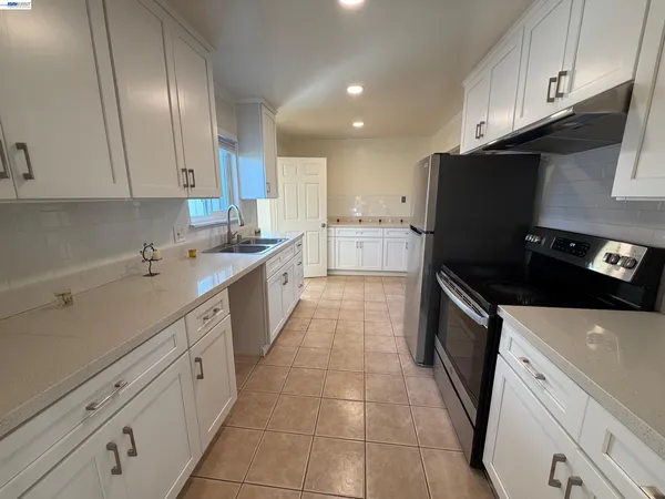 $1,299,000 | 820 Island Drive, Alameda, CA 94502
