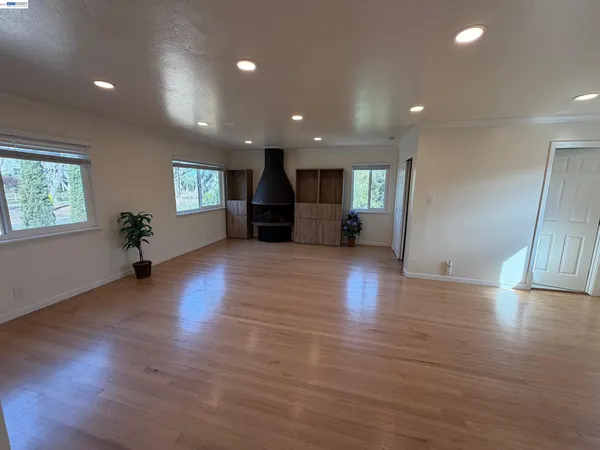 $1,299,000 | 820 Island Drive, Alameda, CA 94502