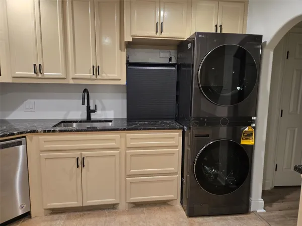 $1,850 | 917 Adele Street, Houston, TX 77009