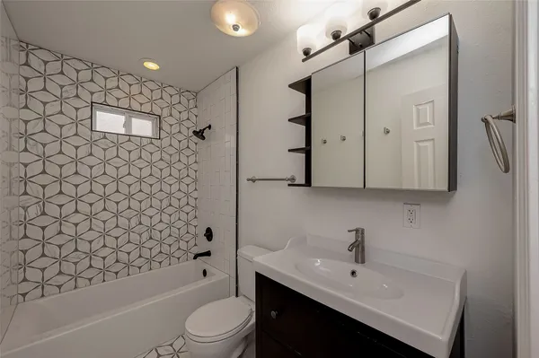 $1,850 | 917 Adele Street, Houston, TX 77009