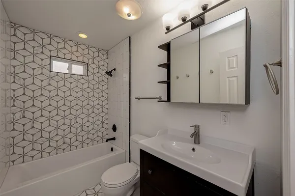 $1,850 | 917 Adele Street, Houston, TX 77009