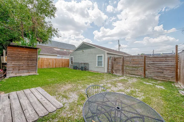 $1,850 | 917 Adele Street, Houston, TX 77009