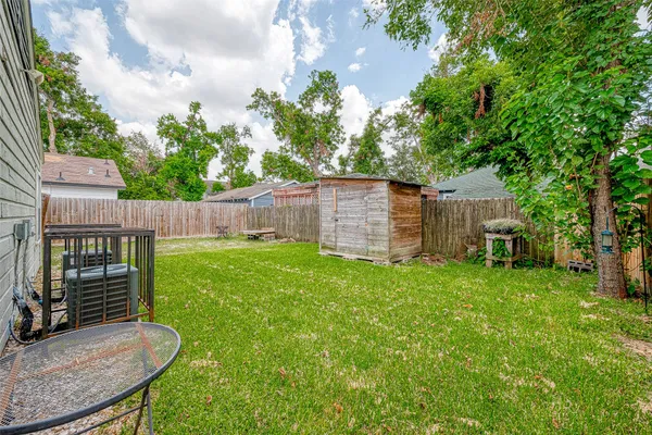 $1,850 | 917 Adele Street, Houston, TX 77009