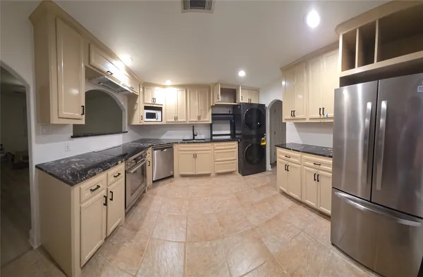 $1,850 | 917 Adele Street, Houston, TX 77009