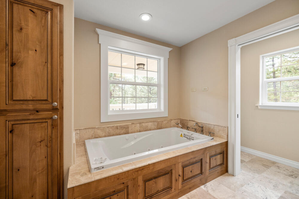 13423 Sprague River Road, Unit 1 Chiloquin, OR 97624 - Photo 24 of 46 Jacuzzi-even wired for TV on the wall